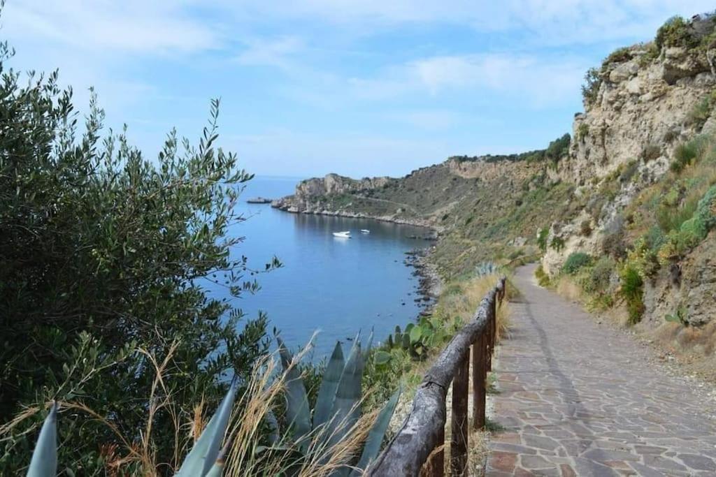 Casa Vacanze Il Nido - 4 Stelle Милаццо Экстерьер фото